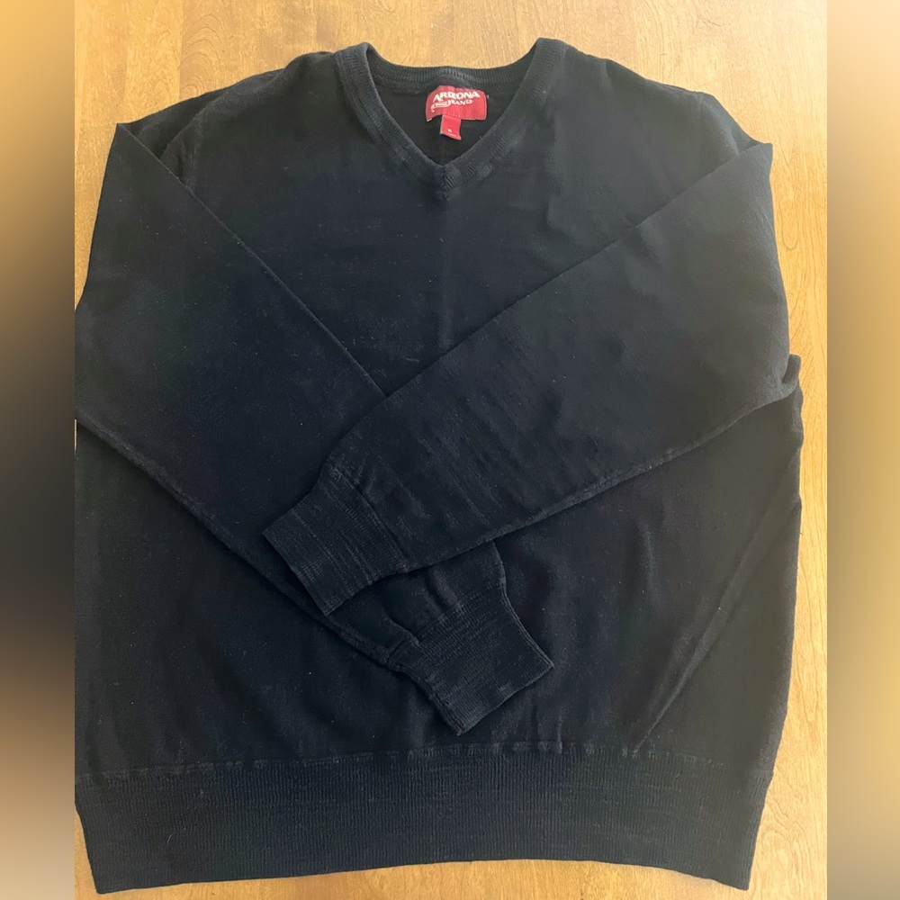 Arizona Jeans Men’s V-Neck Sweater in black. NWOT. 100% Cotton. Size Medium